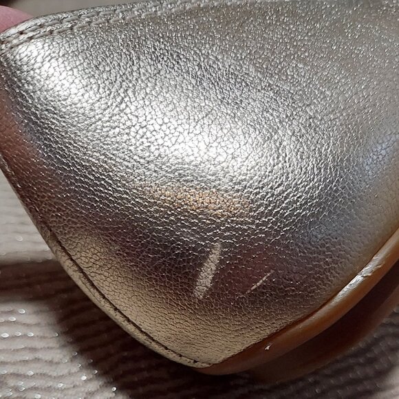 Sofft Gold Metallic Flower Shoe with Low heel Size 7N - Picture 7 of 11